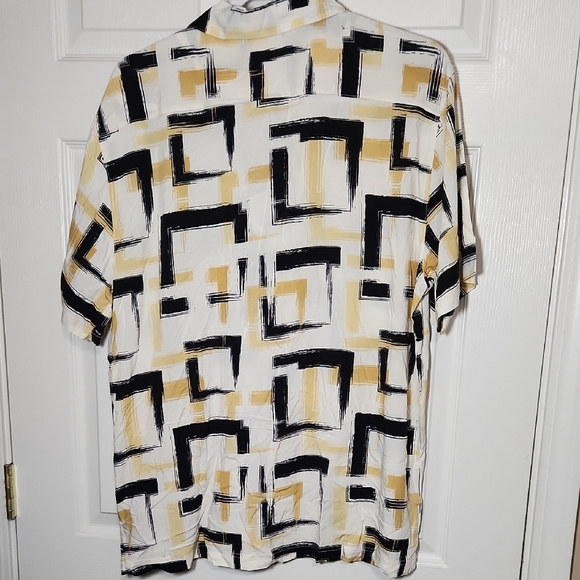 Fresh Black and Tan Casual Button Down Shirt with Geometric Pattern - Picture 7 of 7